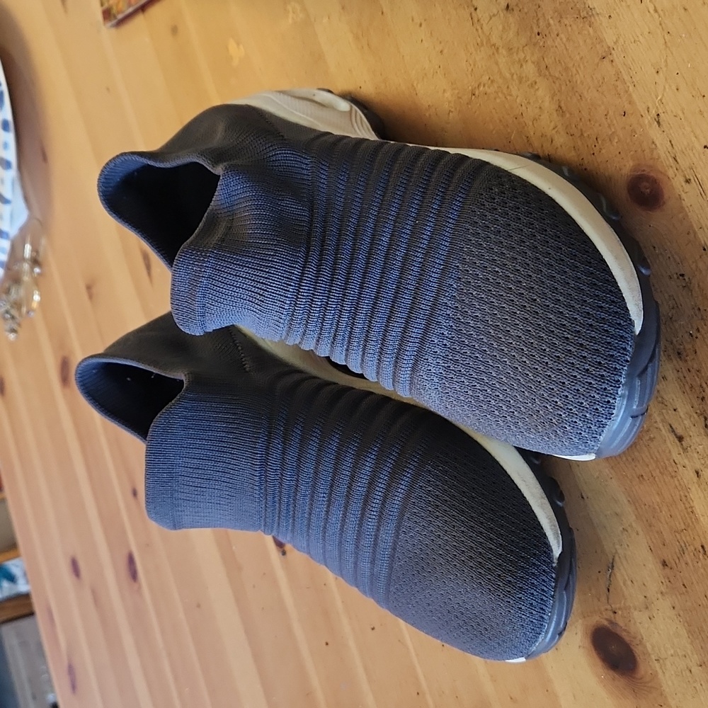 STQ Women's Walking Shoes, size 7